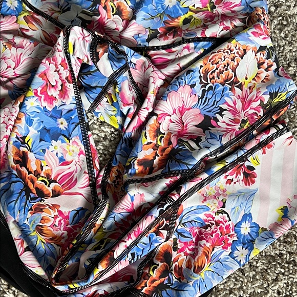 Like New! Victoria's Secret x Mary Katrantzou Floral Print Leggings in M - Picture 14 of 14